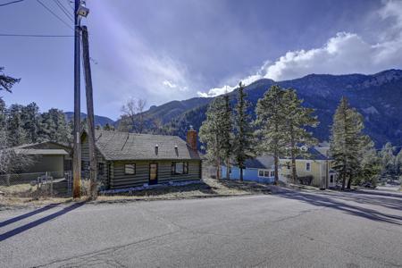 7915 Topeka Ave, Cascade, CO 80809