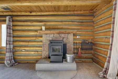 7915 Topeka Ave, Cascade, CO 80809