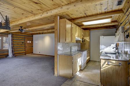 7915 Topeka Ave, Cascade, CO 80809