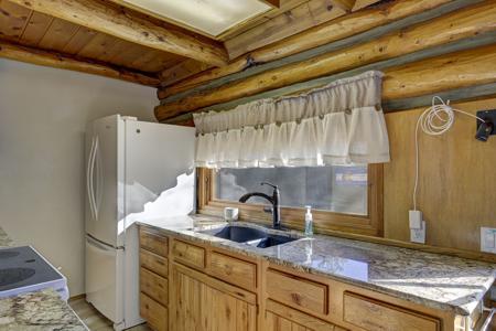 7915 Topeka Ave, Cascade, CO 80809